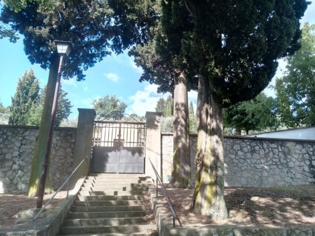 Lavori di ristrutturazione e esumazioni nel cimitero di Colle, con interventi di messa in sicurezza e ripresa delle sepolture
