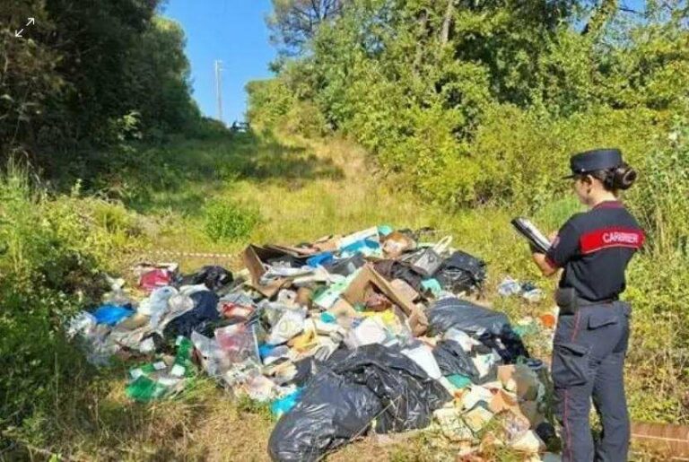 Scoperte discariche abusive nei boschi della Val di Pesa, 4 denunciati