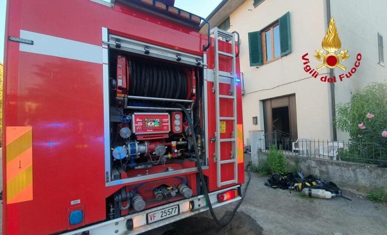 Gravi ustioni per un uomo nell’incendio di casa. Salvato dai Vigili del fuoco a Montespertoli