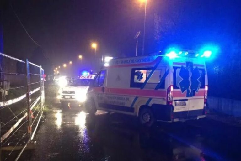 Fuori strada con la moto, centauro muore contro un palo a Stabbia