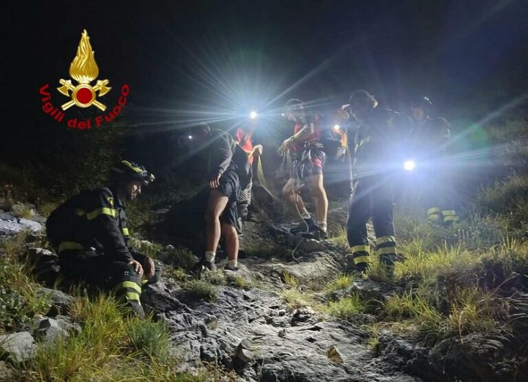 Due escursionisti si perdono nella notte sulle Apuane. Rintracciati e soccorsi