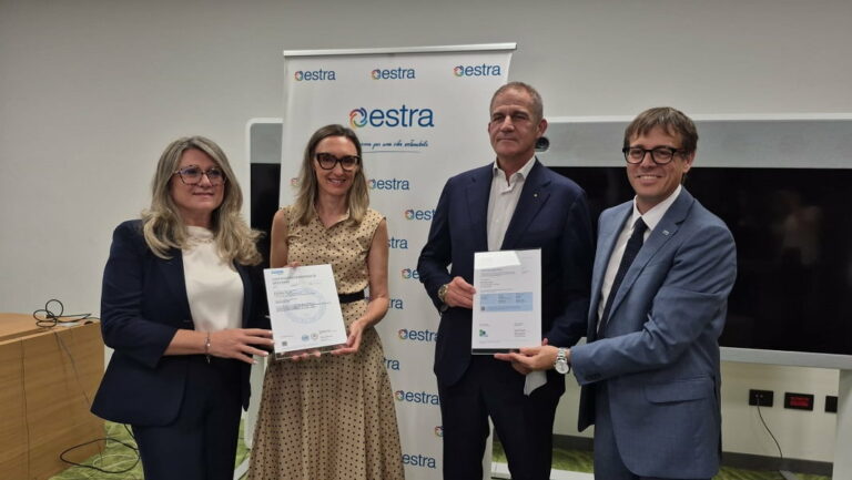 Estra rafforza il proprio impegno ESG e la certificazione per la parità di genere