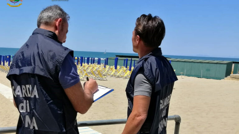 Versilia. Lotta alla contraffazione: sequestrati 15mila capi di lusso, cinque denunce