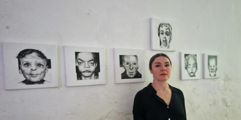 Intersezioni di volti “ai margini”: a Lo Spazio le “Cronointerferenze” di Valentina Bardazzi