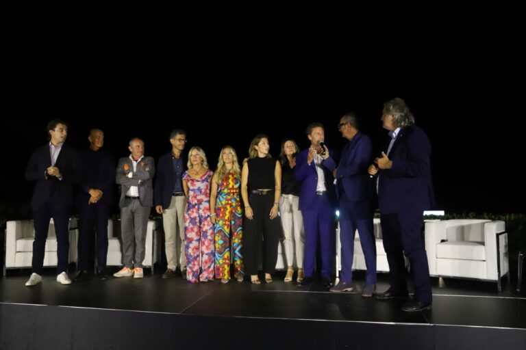 Gran festa arancione allo stadio e il sindaco annuncia: “Pistoia Ovest in vendita”