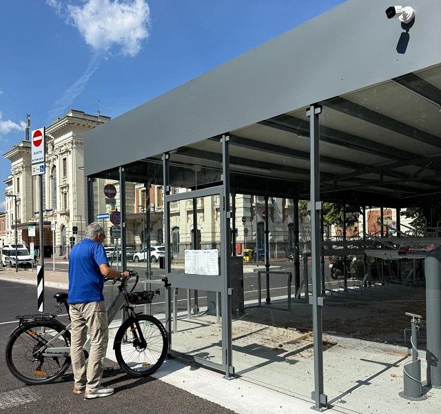 Piazza Stazione Prato, con l’intervento di rinnovamento nasce la prima ciclostazione