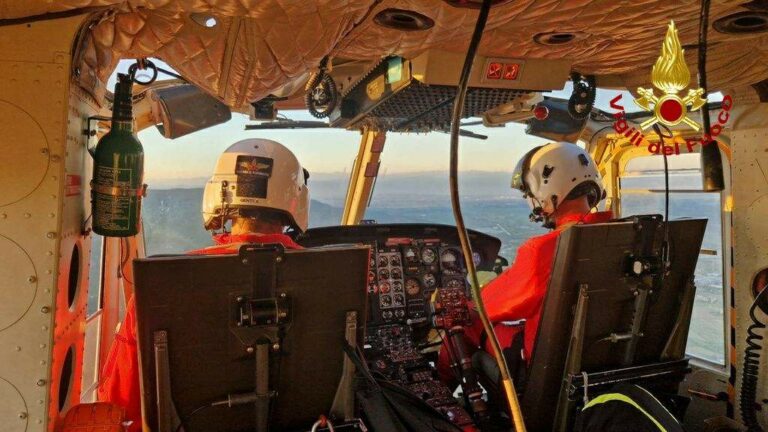 Dispersa, infortunato, caduto in un dirupo. Soccorso in Lucchesia a tre persone