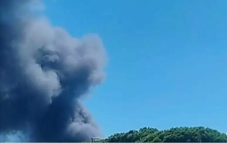 Fiamme in un’azienda del Macrolotto