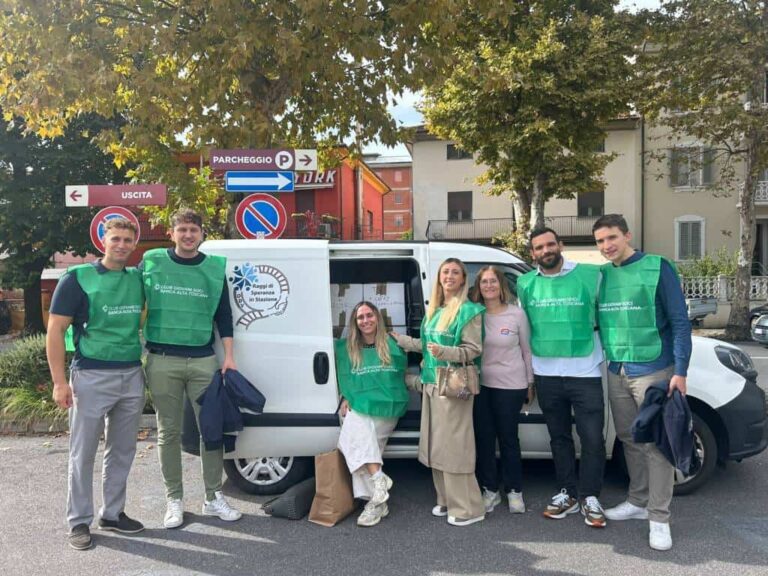 Raccolta alimentare dei giovani soci di Banca Alta Toscana