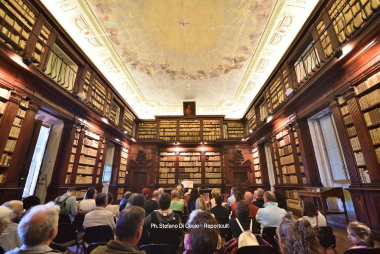 La chiesa, la Fabroniana, le stanze dei Cavalieri: una visita al complesso di San Filippo