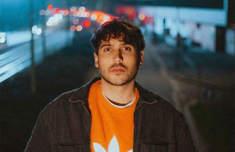 Il cantautore Comete in concerto al The dUMb di Pistoia