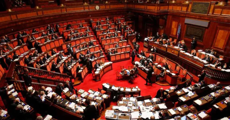 Legge elettorale, asso piglia tutto con la soglia “sartoriale” del 42%