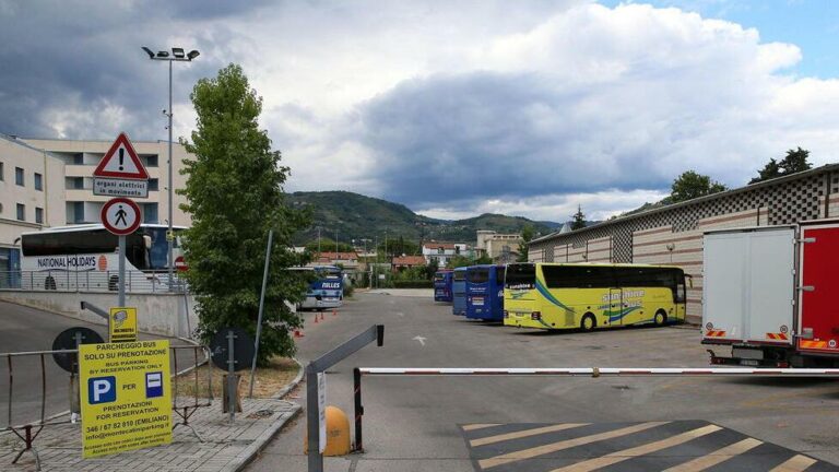 Capecchi-Sartoni (FdI): “Montecatini, biglietteria della stazione degli autobus con orario ridotto e circuito biglietti online non funzionante”
