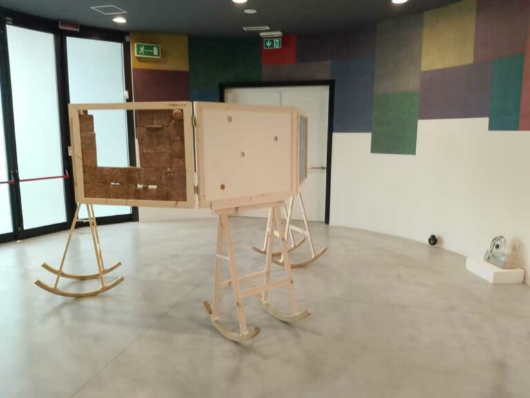 Evocare e immaginare il paesaggio toscano: al Centro Pecci la collettiva “Cartoline”