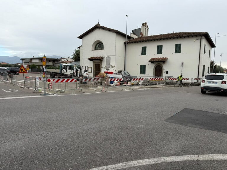 Soste più ordinate e attraversamenti in sicurezza: nuovo look davanti alla chiesa di San Martino a Vergaio