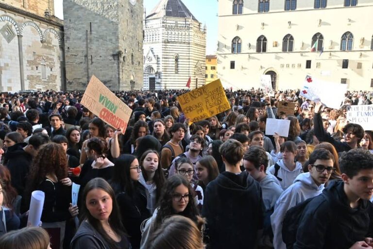 La scuola, la pace, il futuro: la lezione degli studenti pistoiesi