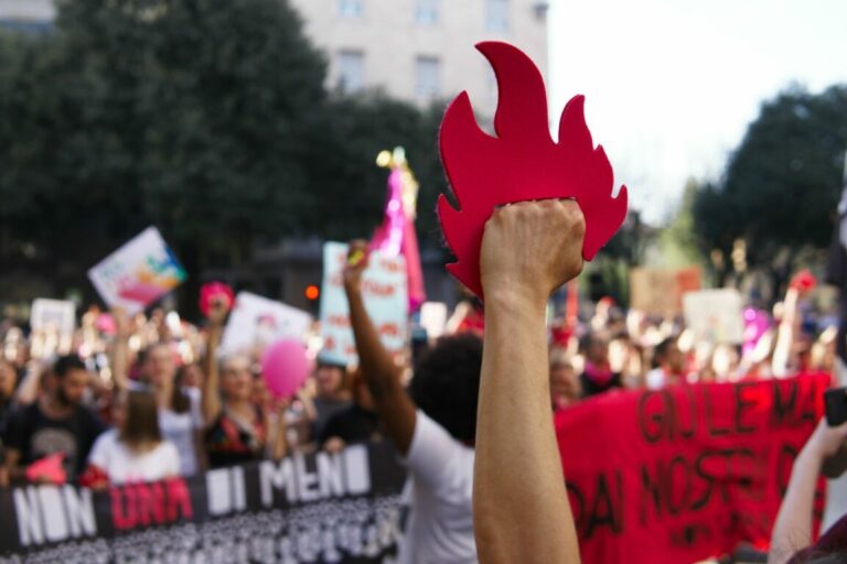 Il significato di una gravidanza o di un aborto non lo decidono le istituzioni