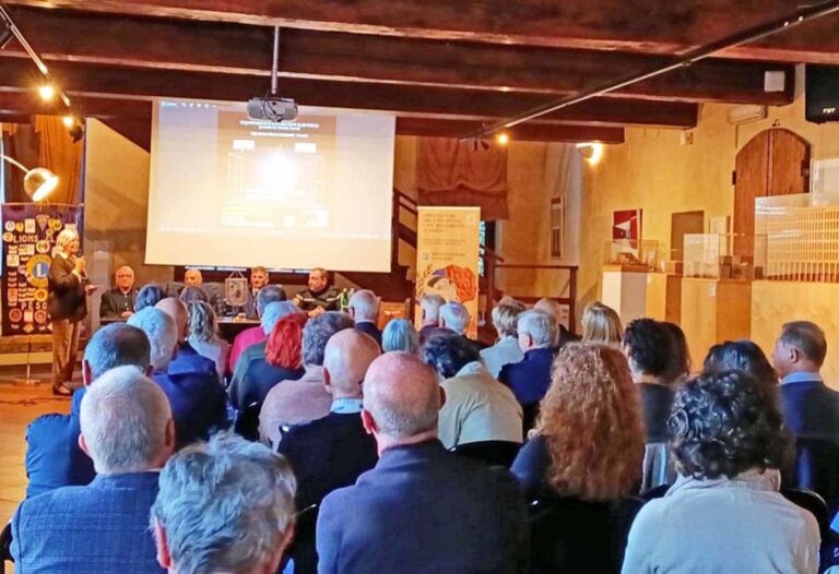 In tanti ieri a Pescia al confronto con Massimiliano Nicolini su tecnologia ed etica